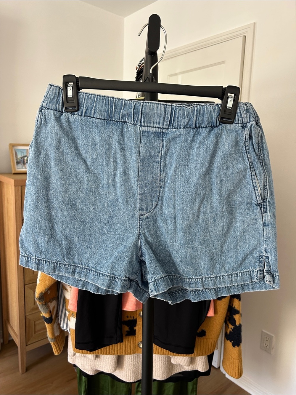 Madewell Shorts. Size XS. 3” inseam. Pockets. Clean. 100% Cotton.